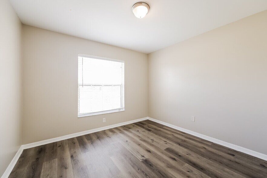 Building Photo - 401 SE 18th St