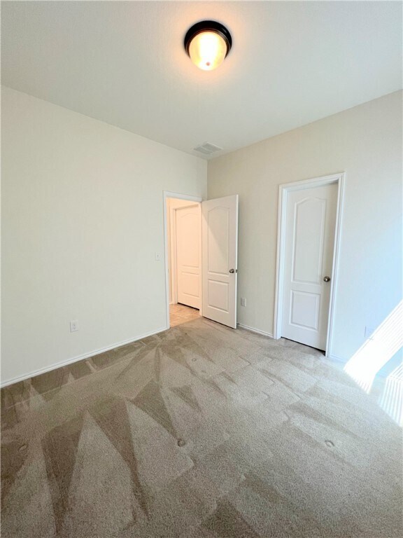 Building Photo - 901 Solitude Dr