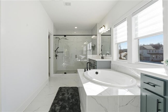 Building Photo - 415 Oakleigh Ave