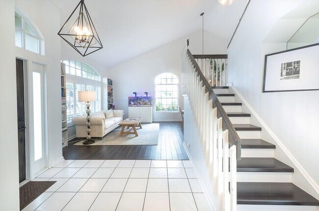 Building Photo - 18157 SE Fairview Cir