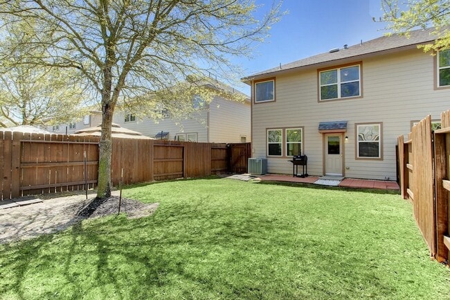 Building Photo - 6423 Calgary Woods Ln
