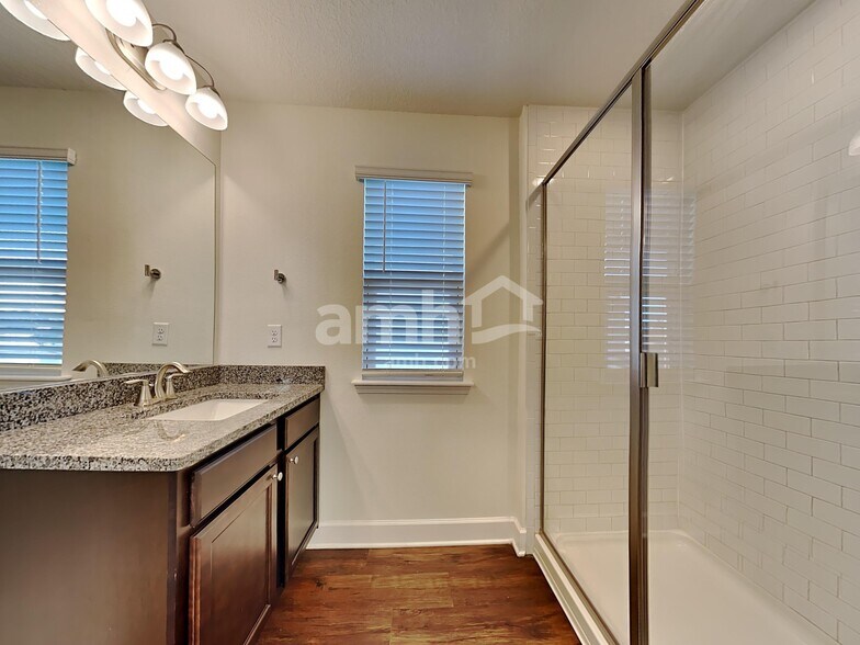 Building Photo - 975 Tan Tara Trl