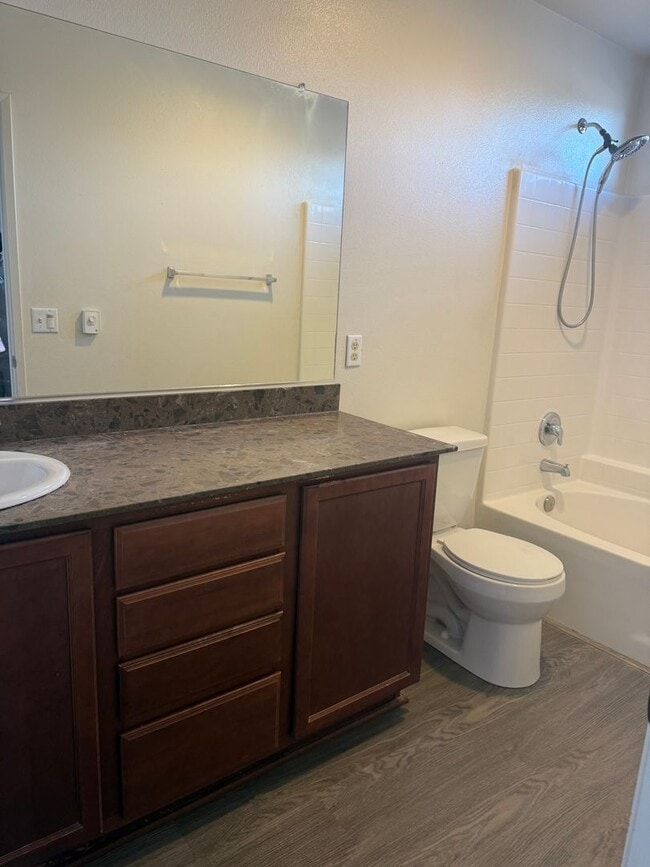 Building Photo - MOVE-IN -READY