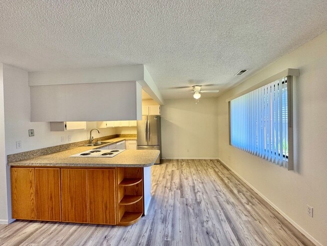 Building Photo - Salmon Creek Condo with Swim, hot tub and ...
