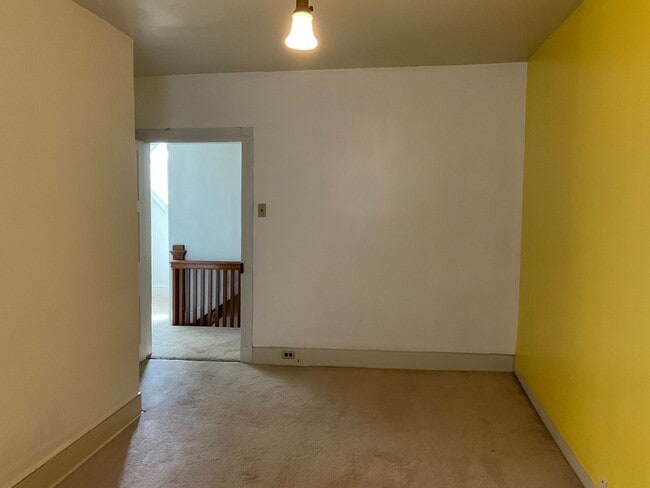 Building Photo - 112 W Main St