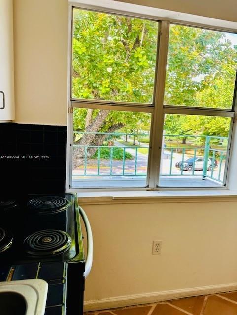 Building Photo - 736 13th St