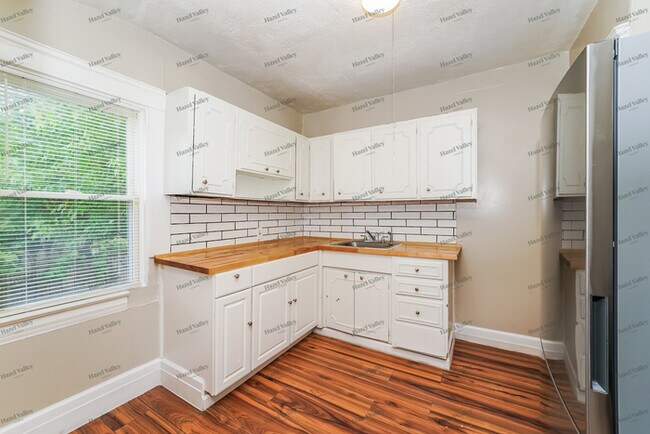 Building Photo - 10811 Sprague Ave