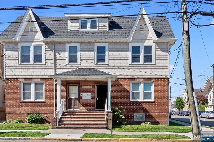 Primary Photo - 275 Centre Ave