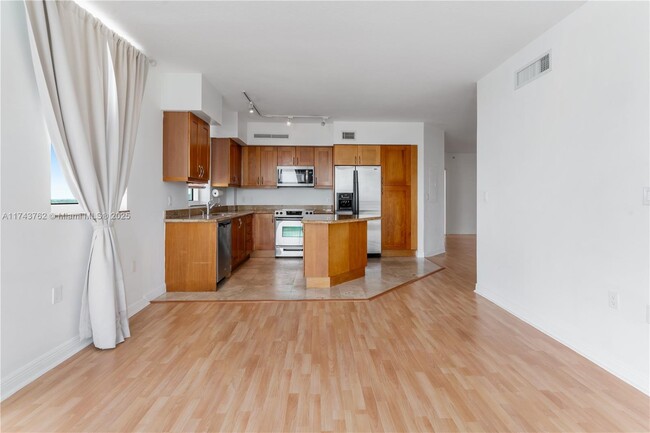 Building Photo - 1755 E Hallandale Beach Blvd