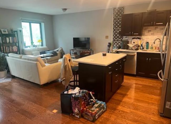 Living room - 1300 S Arlington Ridge Rd