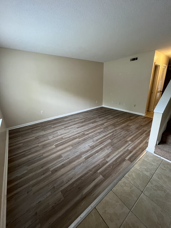 Building Photo - 111 Timber Ln