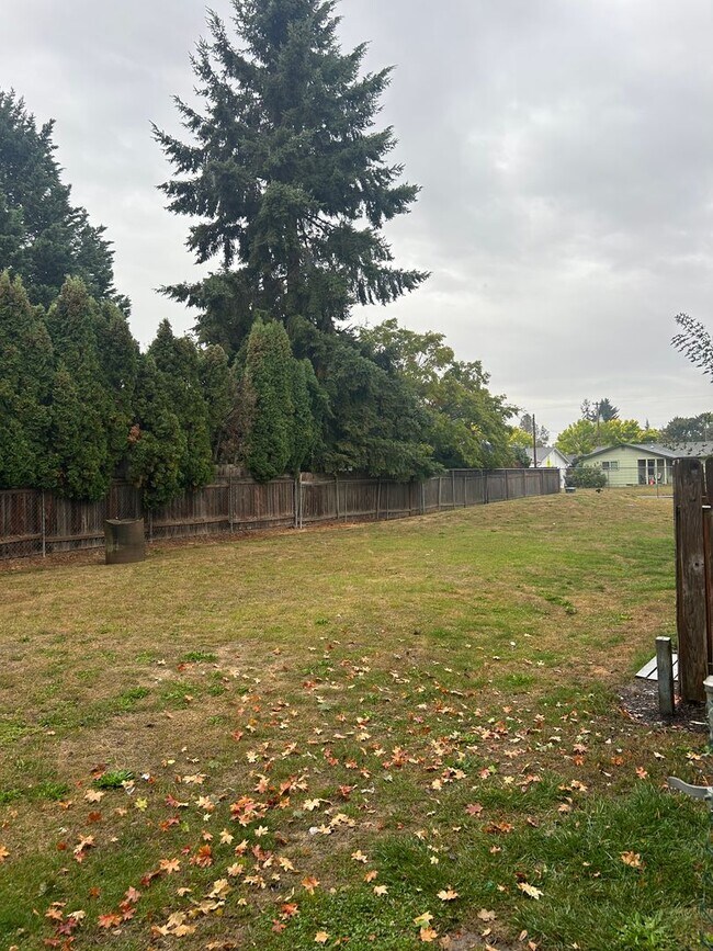 Building Photo - (749) Jackson Square - 2 Bedroom  / 1.5 Ba...