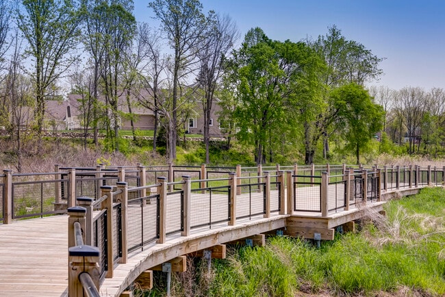 Building Photo - 621 Woodland Dr