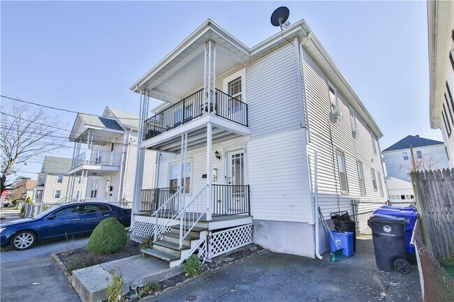 Building Photo - 87 Columbine Ave