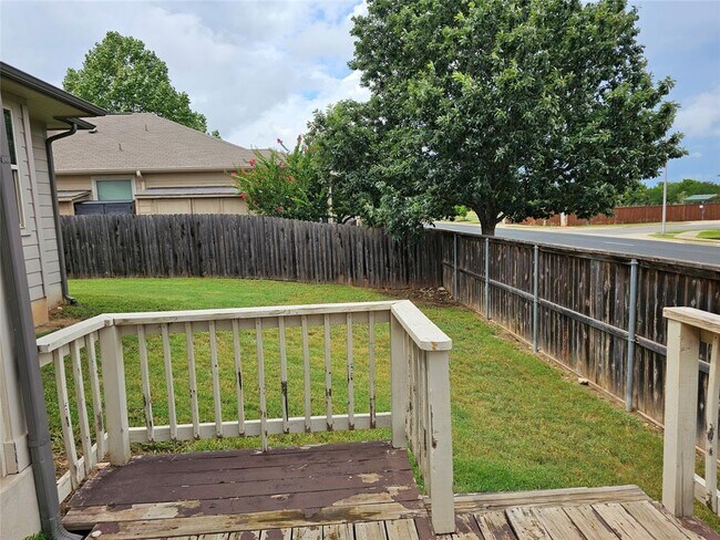 Building Photo - 360 Quarry Ln