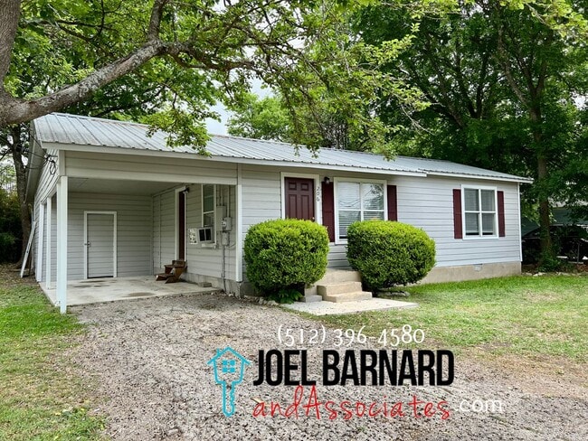 Building Photo - Availably July 12: Charming 3 Bedroom 1 Ba...