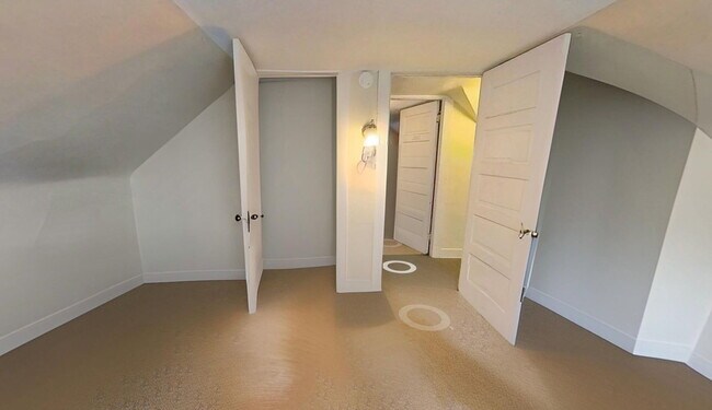 Building Photo - 2545 Vestry Ave