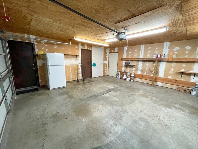 Building Photo - 1714 Crescent Dr