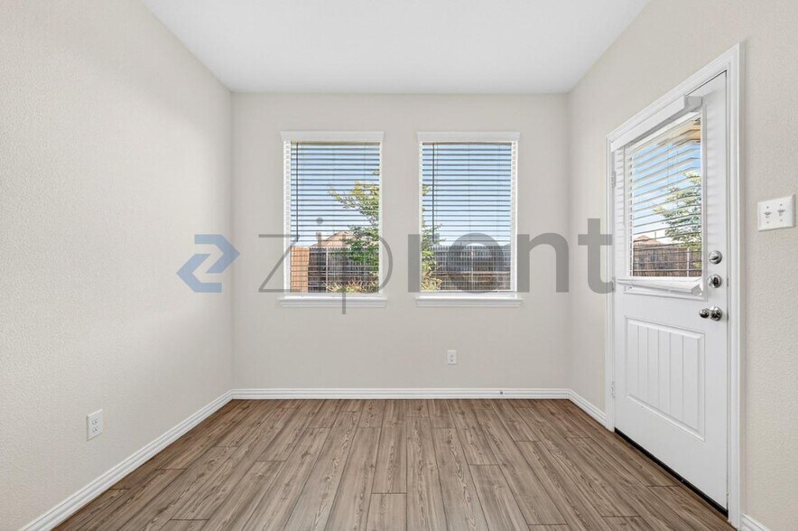 Building Photo - Unit