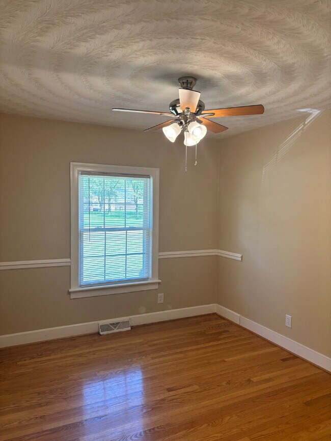 Building Photo - "Charming Single Family Home in Portsmouth – 1521 Sq Ft of Comfortable Living!"