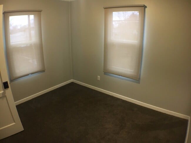 Building Photo - Renovated Modern Duplex