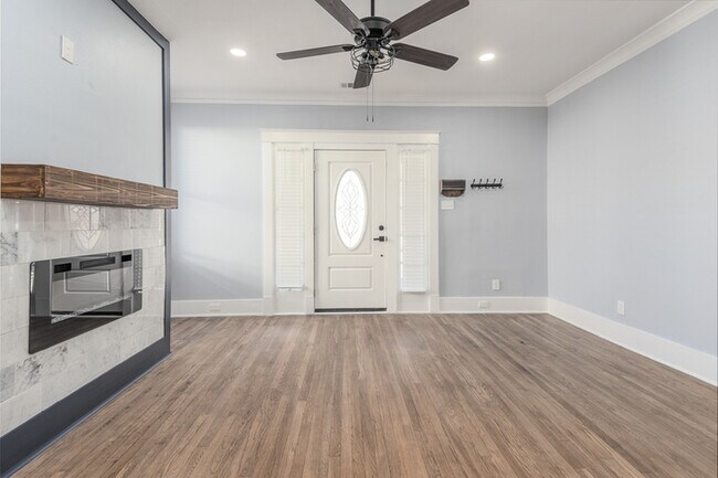 Building Photo - 3BR SFR with Washer/Dryer In Unit & Fenced Backyard in Midtown