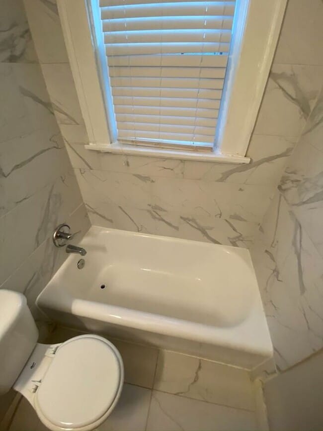 Building Photo - Charming Remodeled 1 Bedroom / 1 Bathroom ...