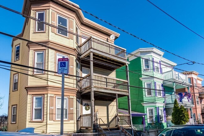 Building Photo - 15 Groom St