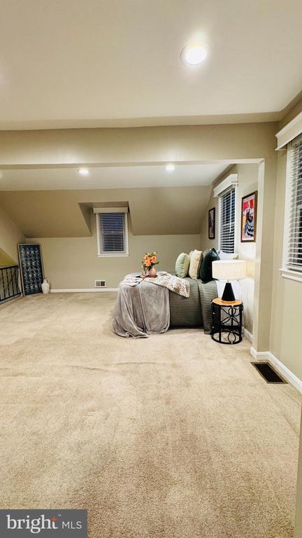 Building Photo - 1111 Dennis Ave