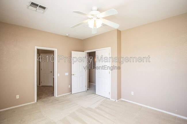 Building Photo - 951 E Bellerive Pl
