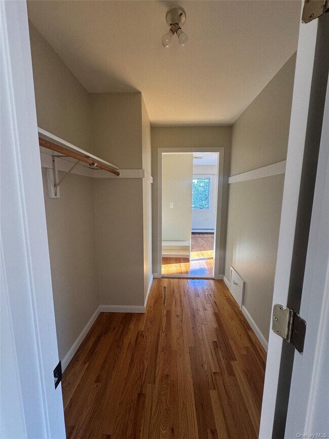 Building Photo - 28 Lakeview Dr