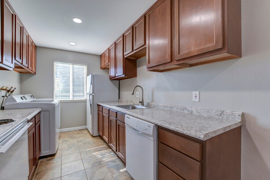 Building Photo - 7913 Chase Cir