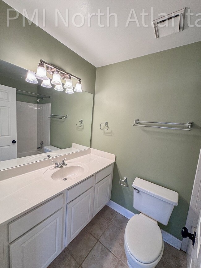 Building Photo - Easy Living in the Heart of Sandy Springs