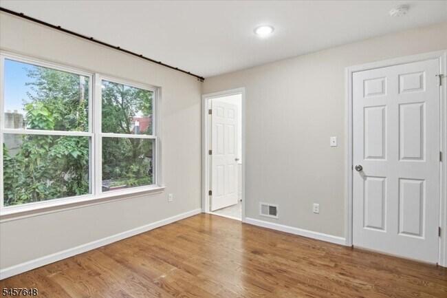Building Photo - 67 S 13th St
