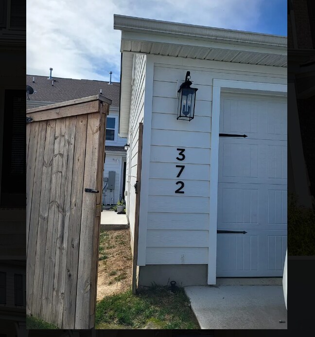 Building Photo - 372 Hammock Ln