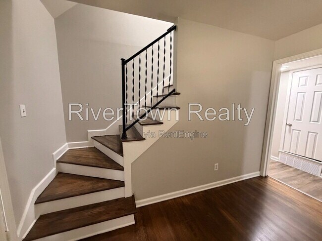 Building Photo - 2884 Spring Hill Dr