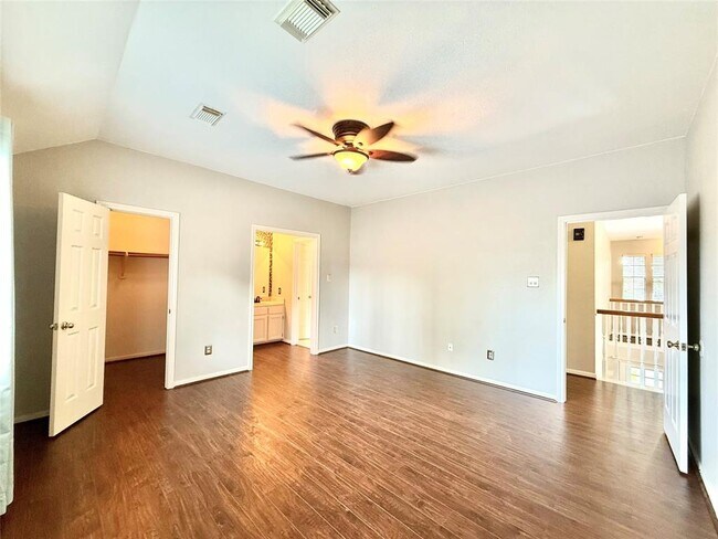 Building Photo - 626 Clarenda Falls Dr