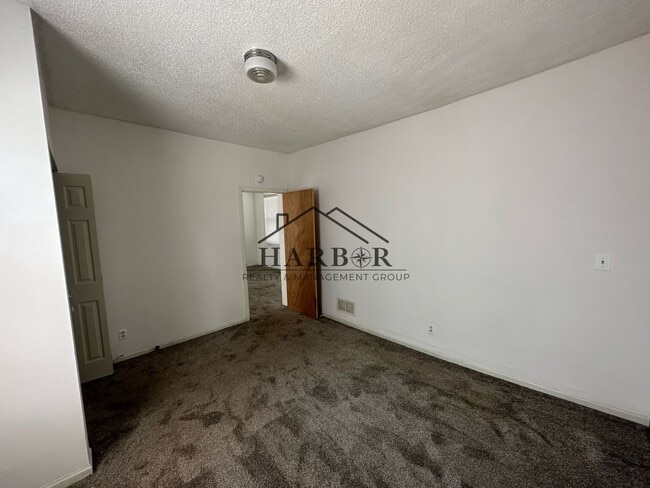 Building Photo - 315 5th Ave NW