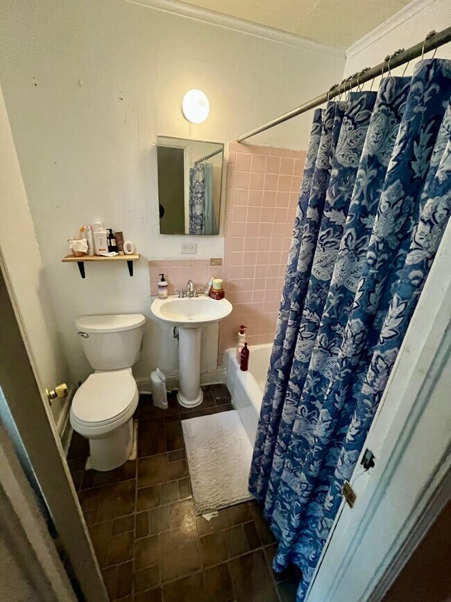 Building Photo - 128 Hawley St