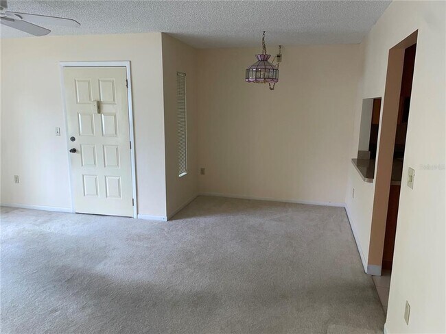 Building Photo - 2642 Pine Ridge Way S