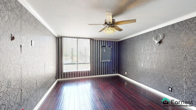 Building Photo - Spacious and Unique Ground-Floor 2BD/2BA U...