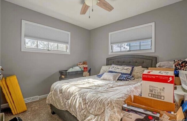 Building Photo - 3 bedroom 2 bath in the heart of Niagara F...