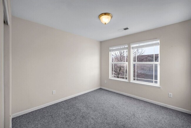 Building Photo - Enjoy this Spectacular Parklike backyard with Landscaping Included in Rent