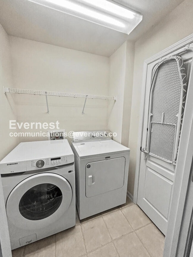 Building Photo - 8730 Macedonia Lake Dr