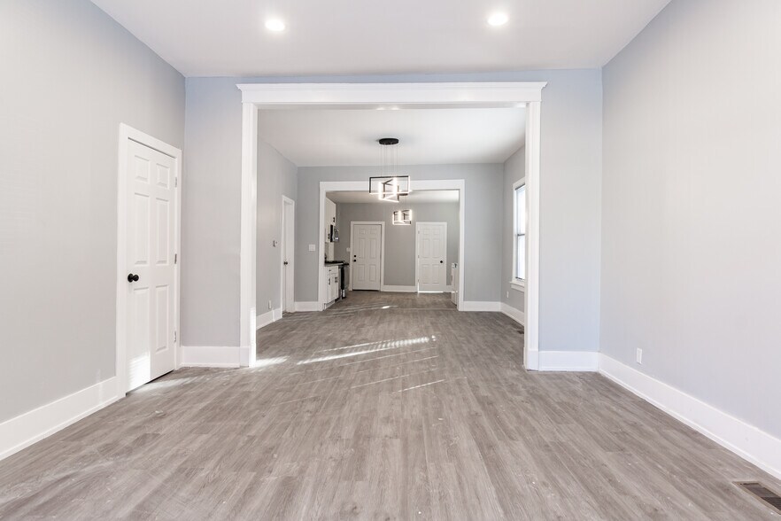 Building Photo - 2659 W Homer St