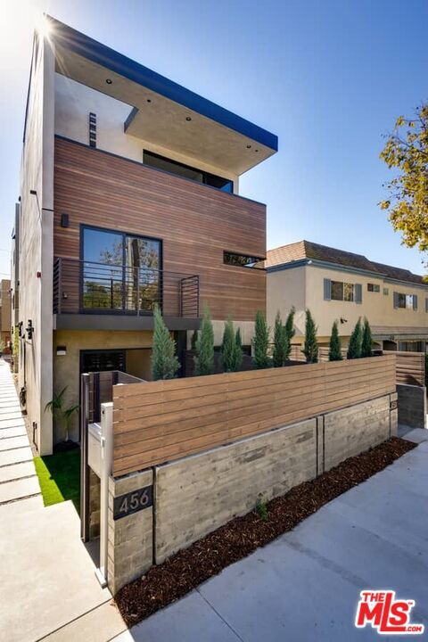 Building Photo - 456 S Venice Blvd