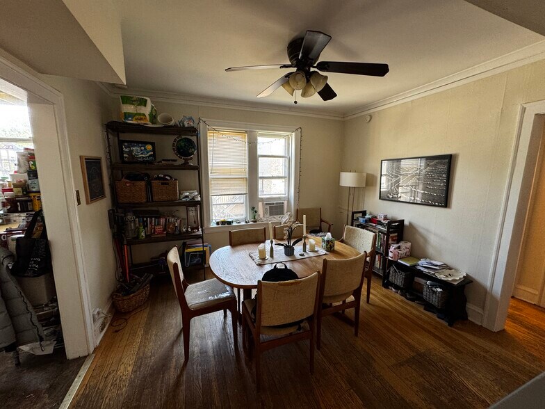 Building Photo - 3704 N Hoyne Ave