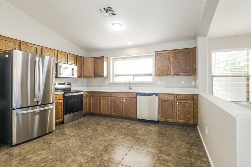 Building Photo - 21103 N Danielle Ave