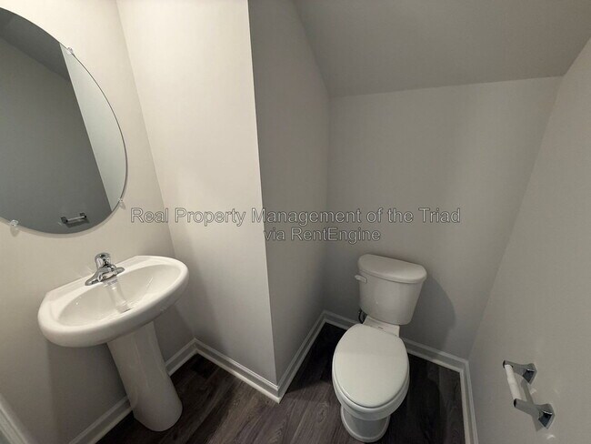 Building Photo - 1106 Broholmer Ln