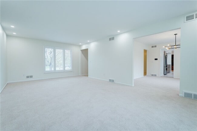 Building Photo - 399 French Rd